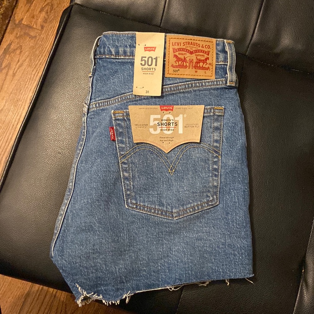 NWT Levi’s high waisted jean shorts